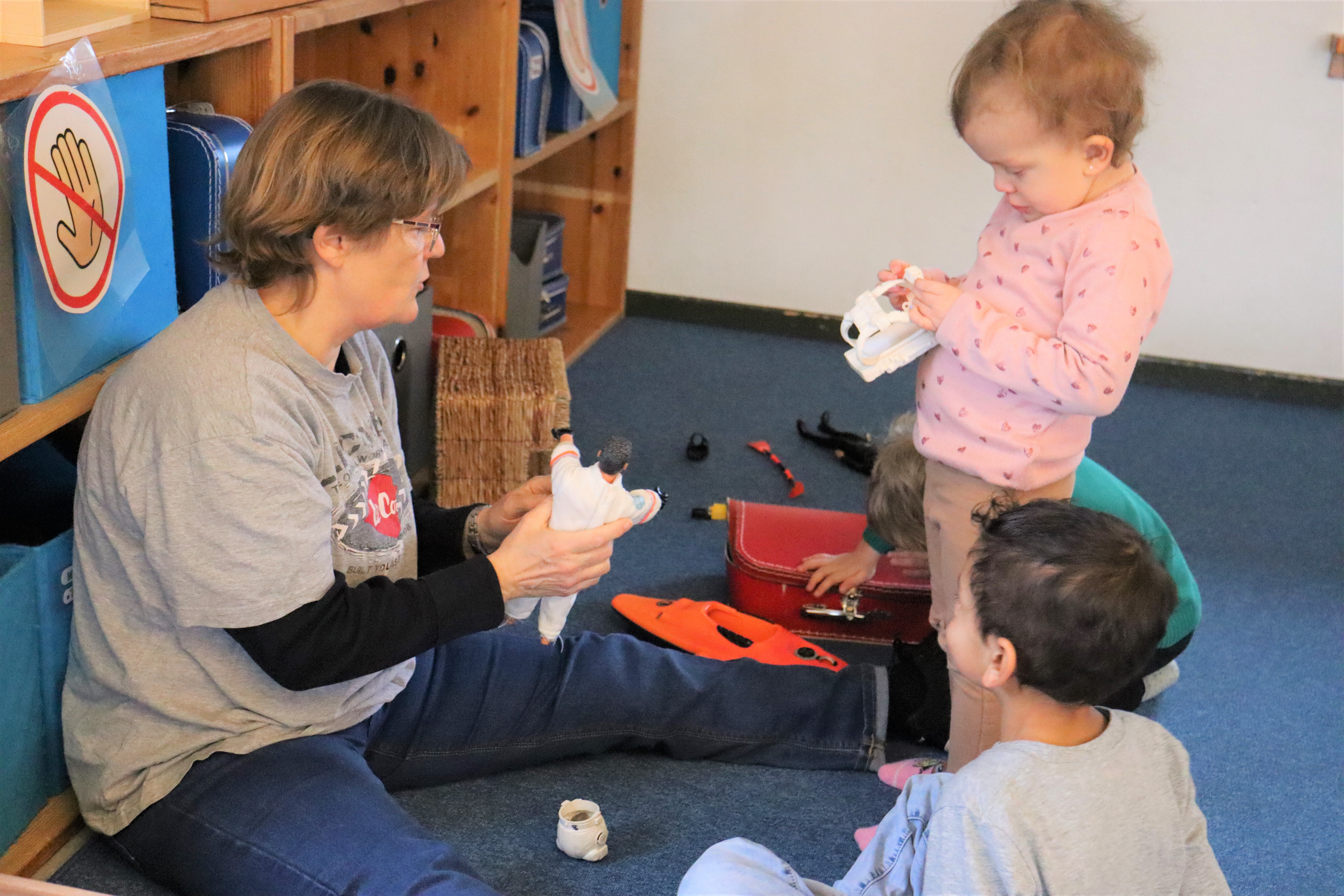 Pædagogisk relation mellem pædagog og børn omkring legetøjet